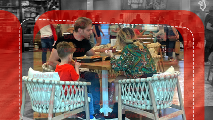 Primele imagini cu Alina şi Ilan Laufer, după ce au anunţat că vor deveni, din nou, părinţi! Au împărţit o pizza-n mall: fac deja economii pentru bebeluşul care este pe drum?!