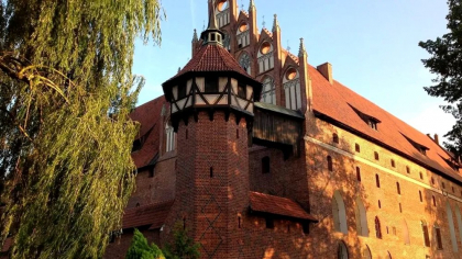 La doar 5 ore distanță de București se află cel mai mare castel din lume, o capodoperă medievală