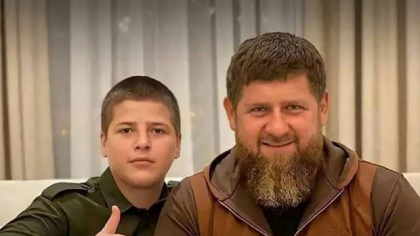 Noi onoruri pentru fiul lui Kadîrov: la 17 ani, primește o medalie militară