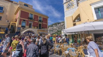 În insula Capri, oamenii se plâng că sunt asaltați de turişti. Autorităţile locale cer o lege specială împotriva turismului excesiv
