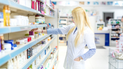 Apare o nouă taxă în România? Avertisment pentru românii care merg în farmacii: Consecințele ar fi grave