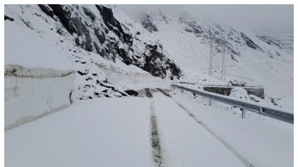 A nins pe Transfăgărășan. S-a depus un strat de zăpadă de zece centimetri. Când se redeschide cea mai spectaculoasă șosea din România