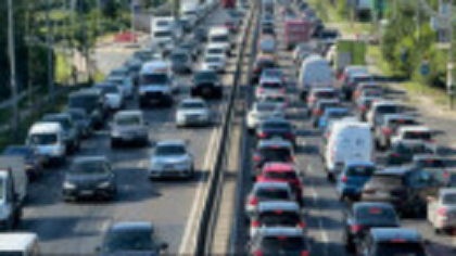Un important producător de mașini amenință cu închiderea fabricilor în Europa din cauza amenzilor pentru emisiile de CO2