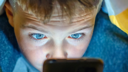Țara din Europa care va interzice de tot telefoanele mobile în școli: „Se aplică tuturor tinerilor și nu este opțională”
