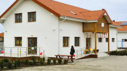 Acuzații grave la un centru rezidențial: copii bătuți, subnutriți și legați. Mai multe instituții au demarat anchete