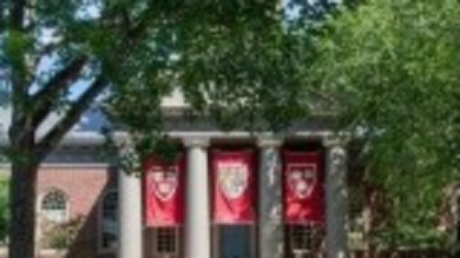 Un judecător suspendă decizia lui Donald Trump de a bloca înscrierea studenţilor străini la universitatea Harvard