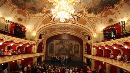 Peste 60 de teatre, opere și filarmonici primesc bani de la Ministerul Dezvoltării
