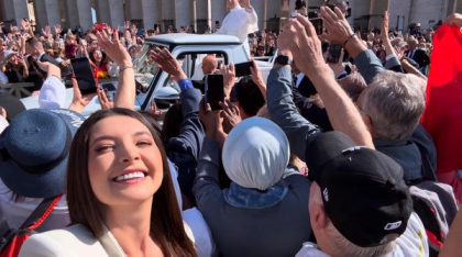 Antena 1, singura televiziune din România la întronizarea Papei. Echipa de jurnaliști Observator a primit binecuvântarea în Piața San Pietro
