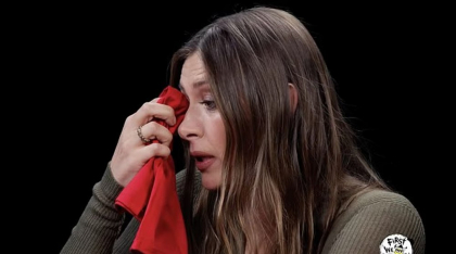 Maria Sharapova, în lacrimi la provocarea aripioarelor picante: „Eu toată viața am mâncat orez cu pui uscat”. Cum arată, la 38 de ani