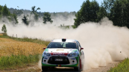 Campionatul European de Raliuri, etapa a doua: pilotul român Simone Tempestini se află pe poziţia a treia în Raliul Ungariei