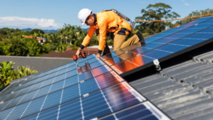 Asociația Prosumatorilor critică taxa de transport a energiei: ”Această anomalie afectează direct buzunarele tuturor consumatorilor din România”