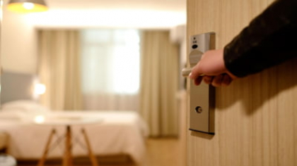 Voucherele de vacanță, un „măr otrăvit” pentru industrie. „Operatorii din turism sunt deja cu falimentul la ușă.”