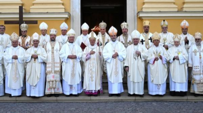 Cardinalii reuniți la Roma pentru a alege un nou papă cer un armistițiu permanent în Ucraina