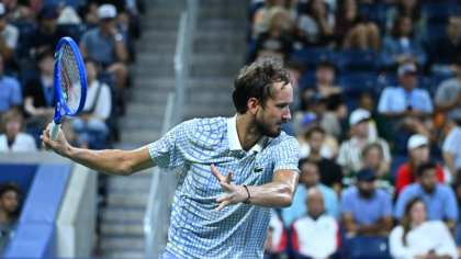 Daniil Medvedev a fost sancționat pentru comportament nepotrivit și abuz de rachetă la US Open. Ce amendă a primit