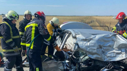 Accident grav în județul Arad. Două persoane au murit și alte patru au fost rănite