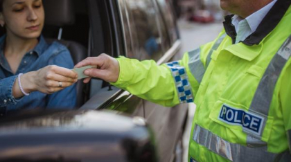 A fost promulgată legea privind reducerea perioadei de suspendare a permisului auto. Ce trebuie să facă şoferii
