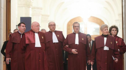 Surse: CCR l-a trimis pe secretarul instituție la Ministerul Finanțelor să ceară bani pentru „primele de pensionare” de 180.000 de lei