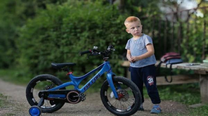Tricicletă vs. bicicletă. Avantaje și dezavantaje pentru copii