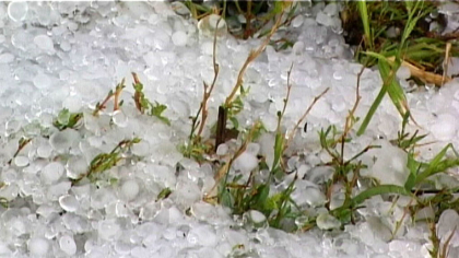 Alertă meteo în vestul țării: furtună severă cu grindină de 2-4 centimetri