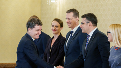 Ca la noi, la nimeni! ”De azi, România rămâne fără Guvern, fără premier”