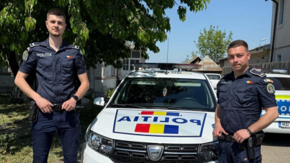 Copil de doi ani salvat de polițiști după ce a fost amenințat cu moartea de mama sa. „Mama îi amenință viața, urgent”