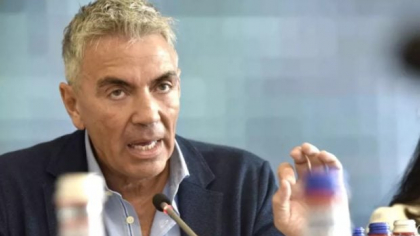 Senator PSD cere demisia lui Dragoș Anastasiu: „Nu mai poate rămâne în funcție”. Vicepremierul a dat mită timp de 8 ani, dar Guvernul îl apără