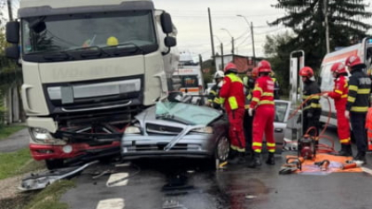 Accident tragic în Argeș. Trei persoane au murit după ce o mașină s-a izbit de o cisternă. Traficul a fost blocat FOTO/VIDEO