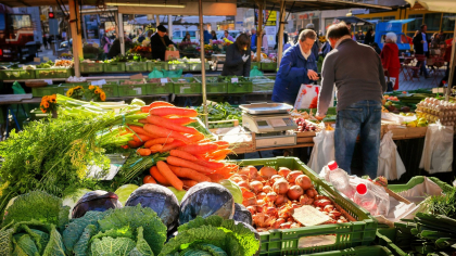 Cât costă legumele pentru murături în Piața Obor. Tarabele sunt pline de produse românești
