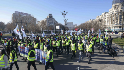 Angajații Guvernului au ieșit în stradă pentru a se alătura protestatarilor