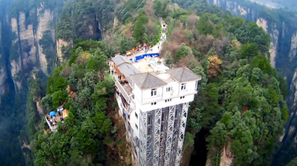 Șoc ecologic în munții „Avatar”! Gunoaie uriașe, scoase din peșteri ascunse (VIDEO)