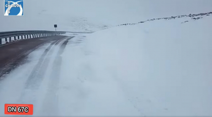 Zapadă viscolită pe Transalpina. Redeschiderea drumului a fost amânată