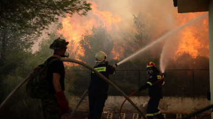 Menajeră acuzată că ar fi pornit unul dintre incendiile de vegetație din Chios, Grecia. Cum s-a întâmplat?
