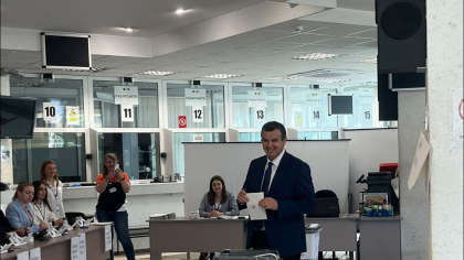 Hai să-i speriem cu ruşii şi acum!