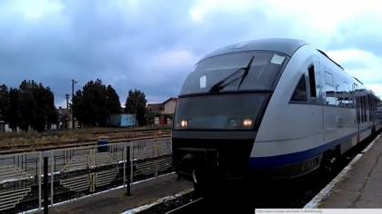 Tren în care se aflau 90 de persoane, cuprins de flăcări. Ruta pe care circula