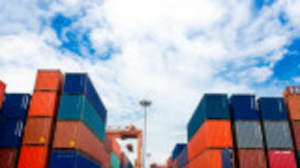 FMI avertizează că noile tarife comerciale impuse de SUA menţin incertitudinea globală la cote ridicate