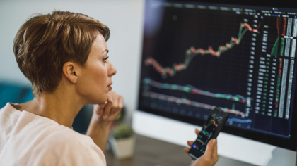 Cum influențează emoțiile deciziile financiare: Investitorii individuali sunt ghidați de frică și optimism