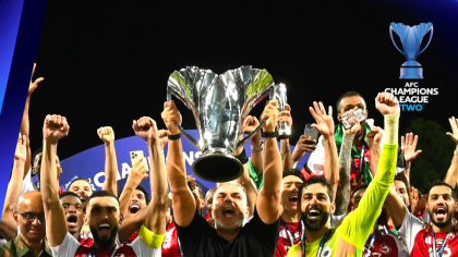 Cosmin Olăroiu, gest de emir pentru stafful Al Sharjah