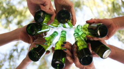 Provocare lansată de doctori: nu beți alcool în luna iunie! Cum vrea INSP să-i determine pe tineri să renunțe la beții 