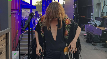 Ce diagnostic a primit o cântăreață după ce a purtat pantaloni prea strâmți: „Mi-a fost prea frică să spun”. Cum s-a fotografiat de pe patul de spital