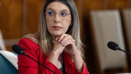 Amenzi mai mari pentru cei care hrănesc urșii de pe marginea drumului. Anunțul ministrei Mediului