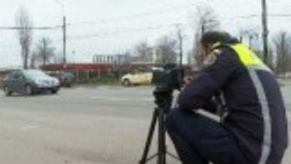 Un tânăr de 20 de ani din Suceava a fost prins rulând cu o viteză de aproape 200 km/h. Ce amendă a primit. FOTO