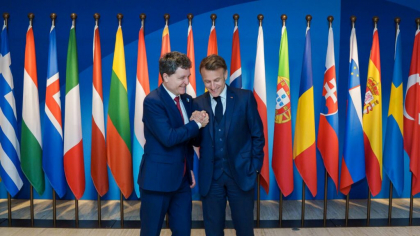 Nicuşor Dan, scurtă discuţie cu Emmanuel Macron la summit