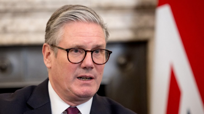 Susținător al activistului de extremă dreapta Tommy Robinson, căutat de poliție după ce a cerut ca premierul Keir Starmer să fie „asasinat”