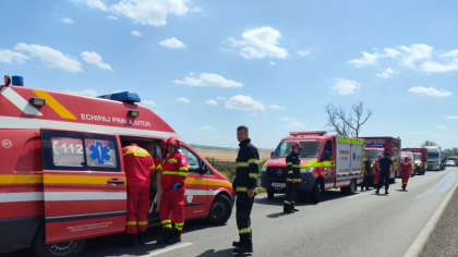 Accident rutier între două microbuze și un autoturism în Bihor. A fost activat Planul roșu de intervenție
