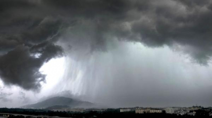 Aletă meteo imediată de cod roșu de tornadă. ANM a anunțat zonele vizate de fenomene meteo extreme