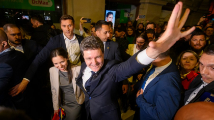 Ce a scris Nicușor Dan în  bilețelul secret lăsat în „seiful” de la România TV: „Promit un singur lucru”