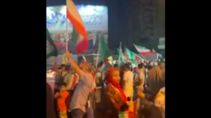 Sărbătoare pe străzile din Iran, după atacul asupra bazelor americane. Oamenii au ieșit să scandeze „Moarte Americii” VIDEO