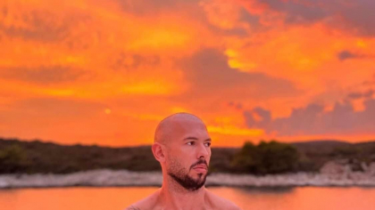 Andrew Tate, în tandrețuri cu o blondă misterioasă! S-au sărutat cu patos în miezul zilei. VIDEO