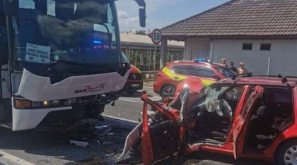 Tragedie pe centura Aleșd: Doi adulți au murit, un copil a fost rănit în urma unui accident violent între un autoturism și un autocar
