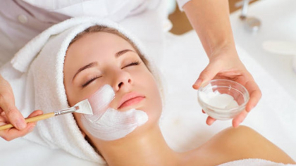Ce beneficii are apa de orez pentru ten. Trucul natural care cucerește tot mai multe femei